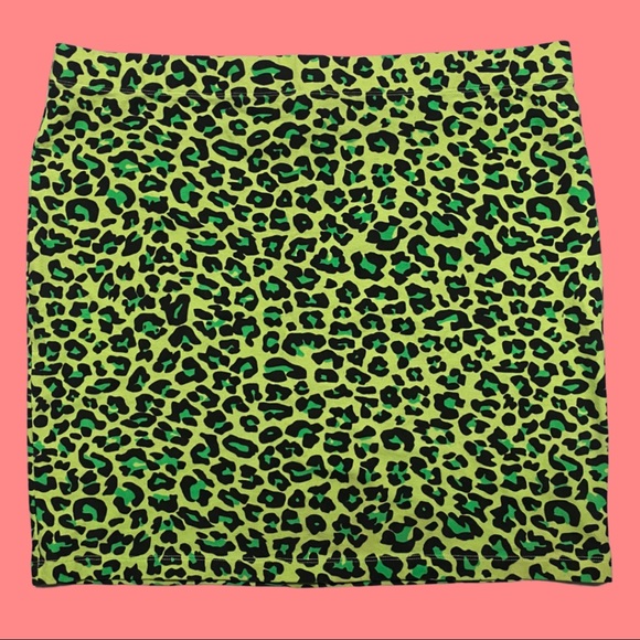 ❌SOLD❌ Plus size Leopard neon mini Skirt - Picture 4 of 4